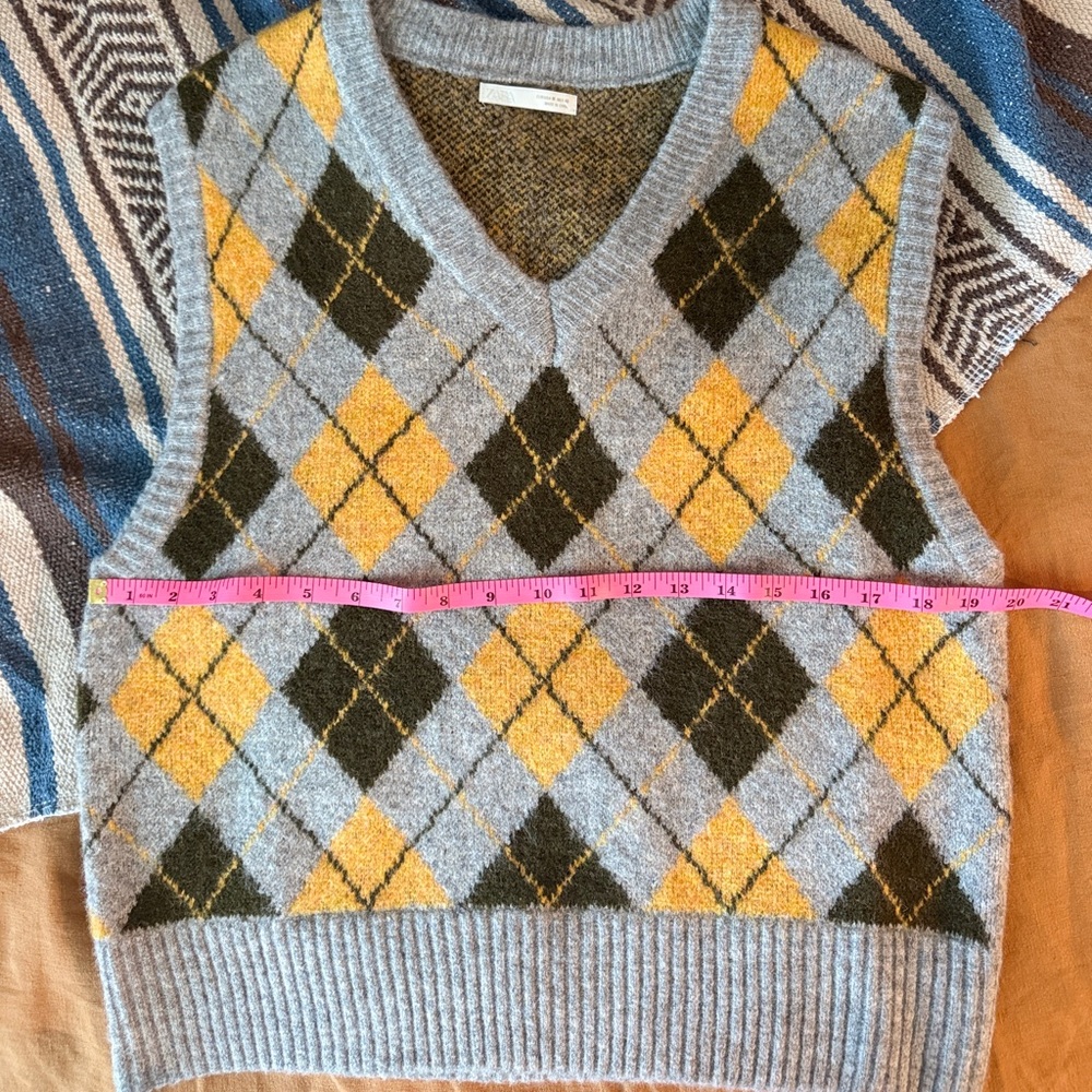 Zara Men's V-Neck Argyle Sweater Vest - Gray and Yellow - Picture 5 of 5